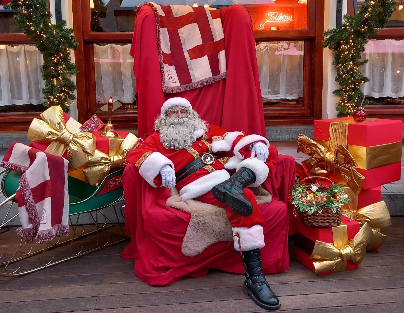pere-noel-animation-arbre-de-noel-entreprise-1