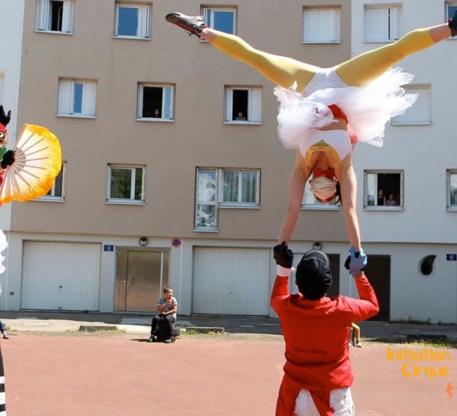 trio-acrobates-rue